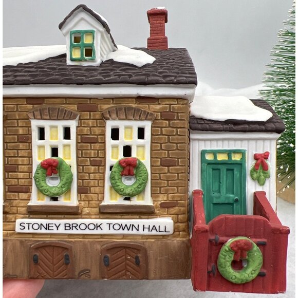 Dept 56 Christmas Village New England Series Stoney Brook Town Hall 1992 Holiday - Picture 4 of 10